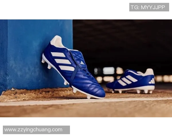 蓝色足球鞋在球星赛场上的精彩演绎与背后故事解析
