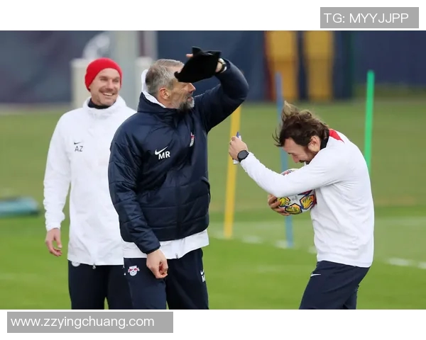 足球球星因意外失误瞬间懵逼 笑翻全场引发球迷热议